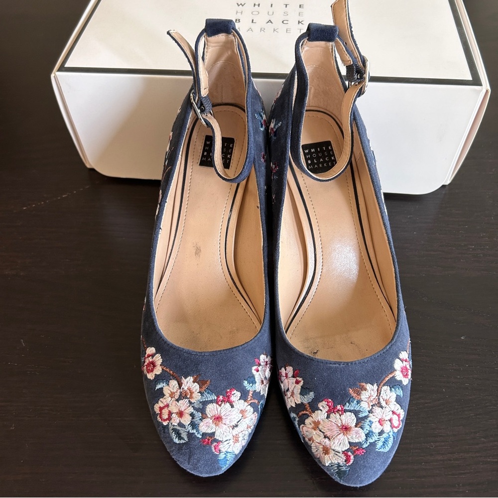 Like New Navy Suede Embroidered Pump SZ 8
